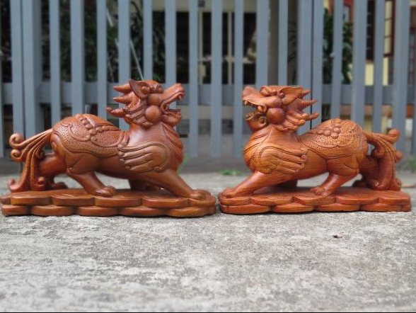 Ý Nghĩa Phong Thủy Của Tỳ Hưu cặp tỳ hưu 50cm bằng gỗ hương.png